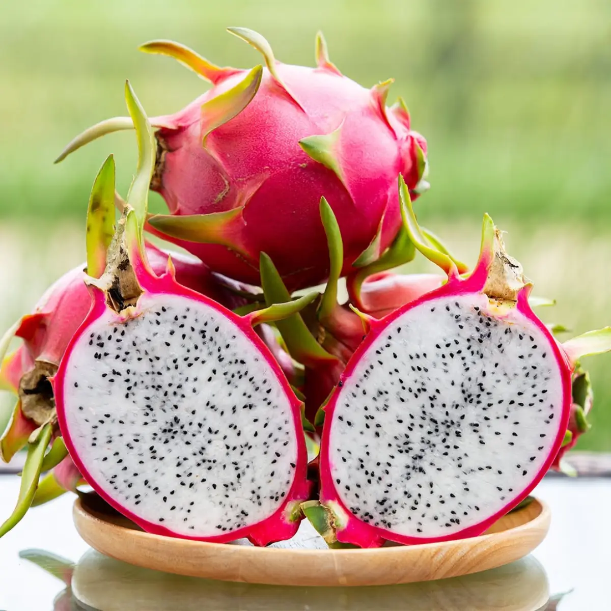 Dua buah naga yang dibelah.